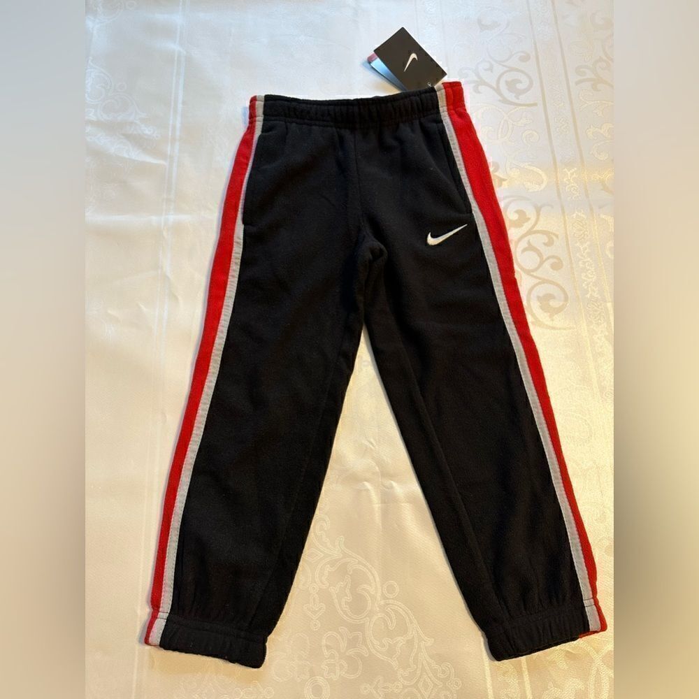Nike boy’s therma-fit pants size 5 in black, NWT - Picture 2 of 5